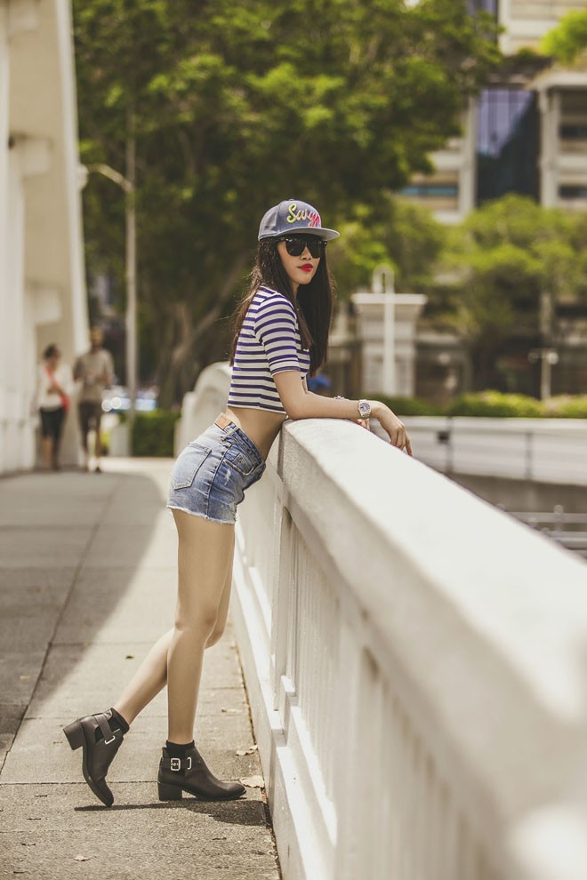 Trang Lạ chân dài, eo thon sexy ở Singapore - ảnh 4